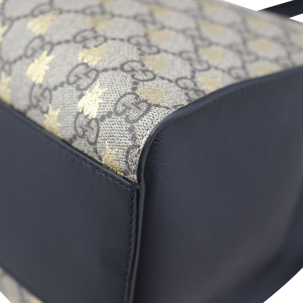 Gucci GG Supreme Bees Medium Padlock Tote Corner
