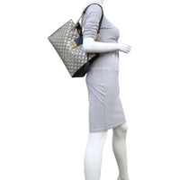 Gucci GG Supreme Bees Medium Padlock Tote Mannequin
