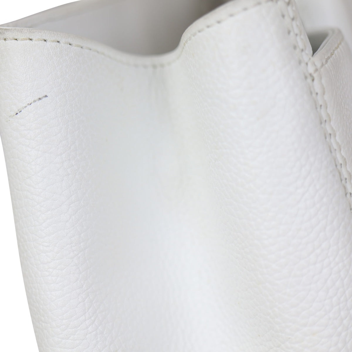 Chanel Cerf Tote Corner
