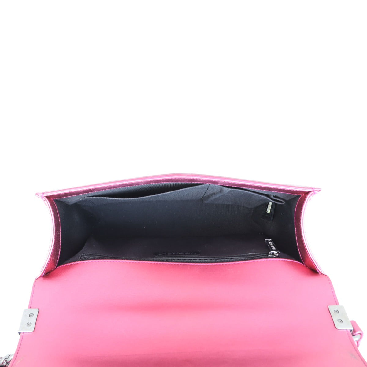 Chanel Boy New Medium Whole interior
