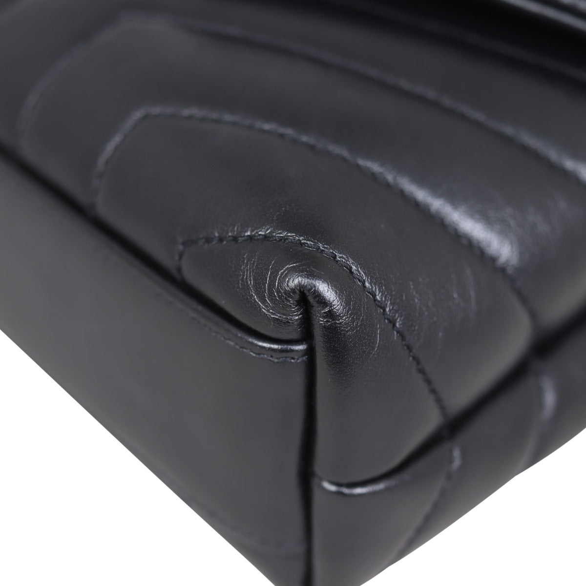 Saint Laurent Toy Loulou Corner
