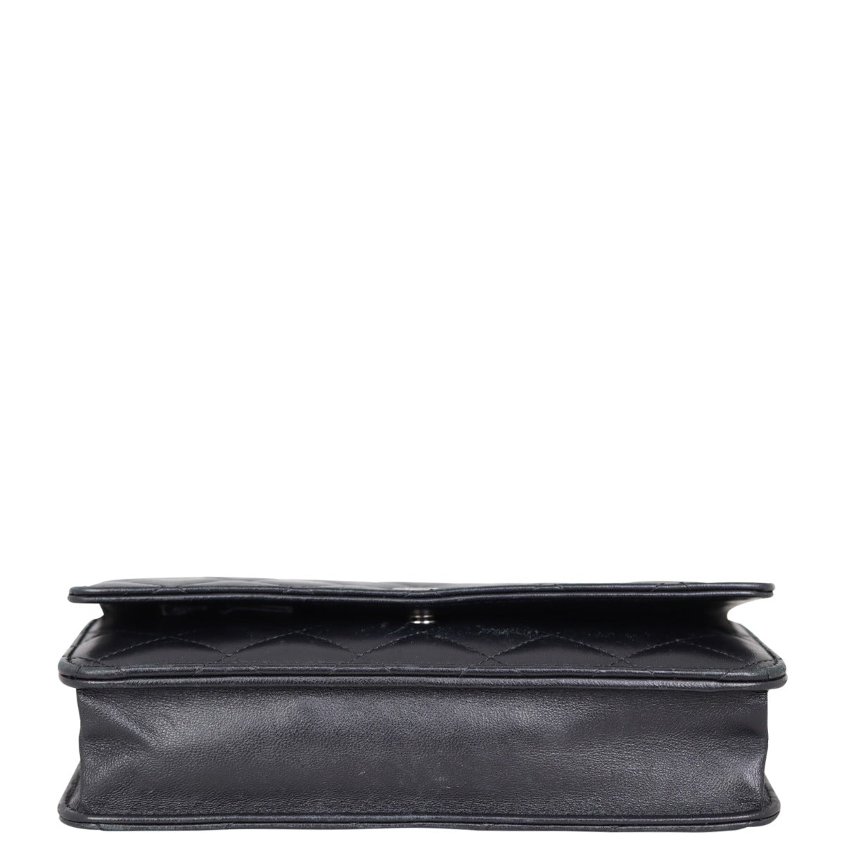 Chanel Classic Wallet on Chain Base
