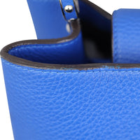 Louis Vuitton Capucines MM Corner
