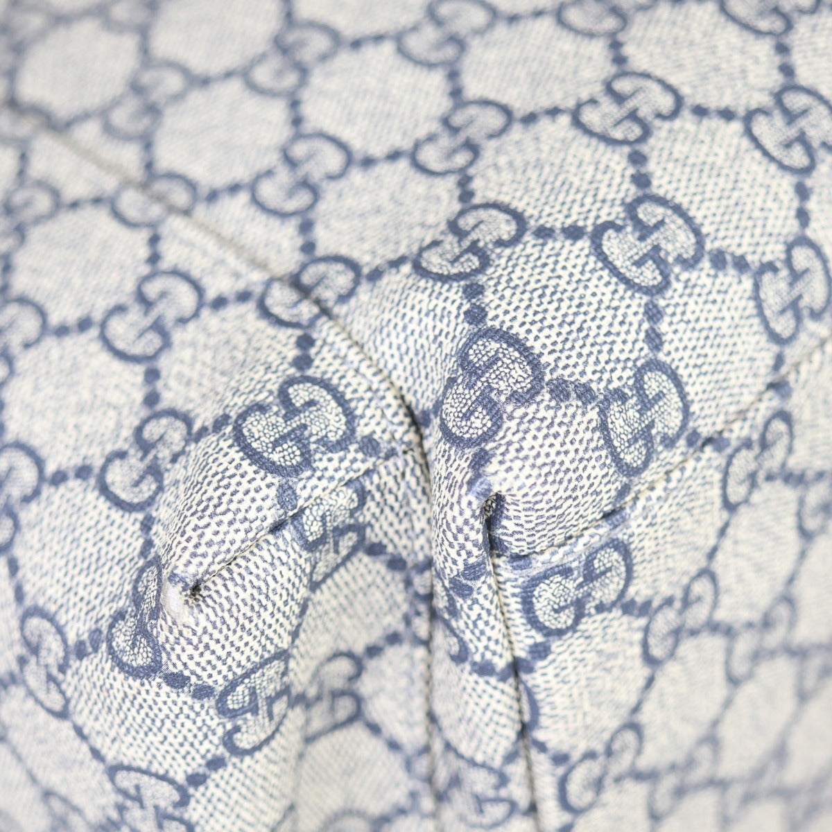 Gucci GG Supreme Baby Bag Corner
