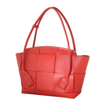 Bottega Veneta Arco Tote Medium_IMG_9568.jpeg
