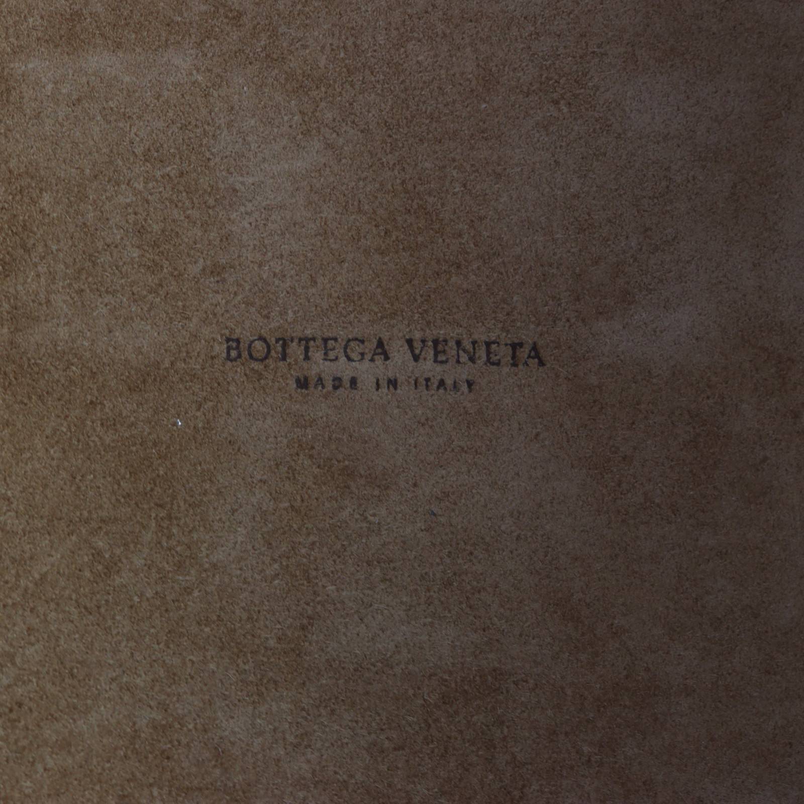 Bottega Veneta Intrecciato Cabat Tote Large_IMG_6852.jpg