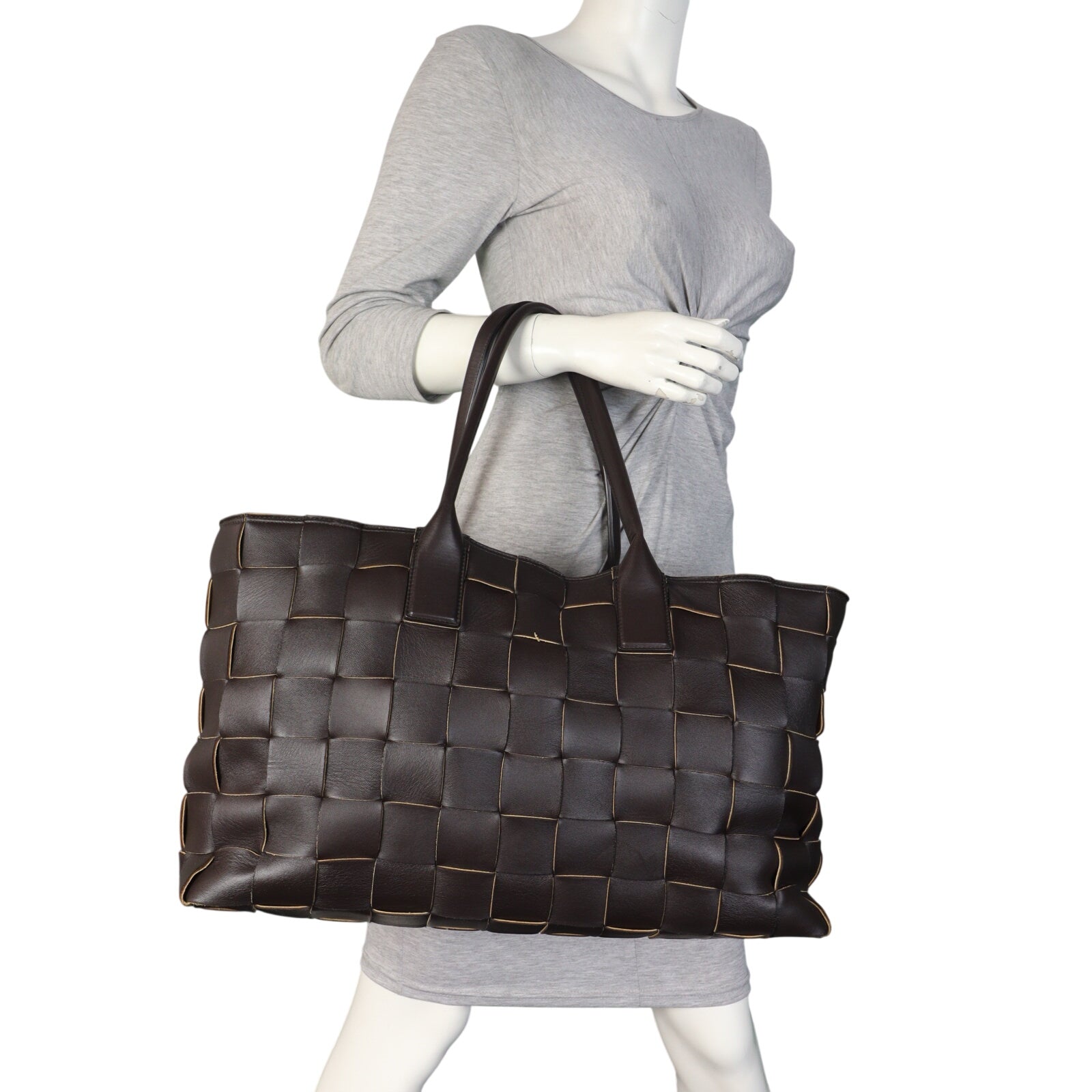 Bottega Veneta Intrecciato Cabat Tote Large_IMG_6889.jpeg