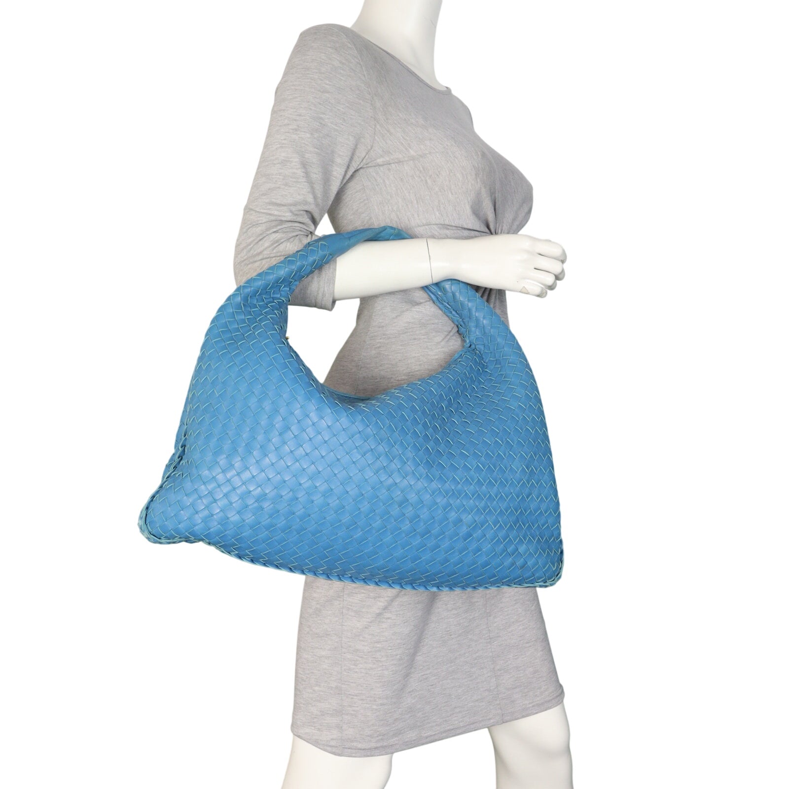 Bottega Veneta Intrecciato Hobo Large_IMG_1895.jpeg