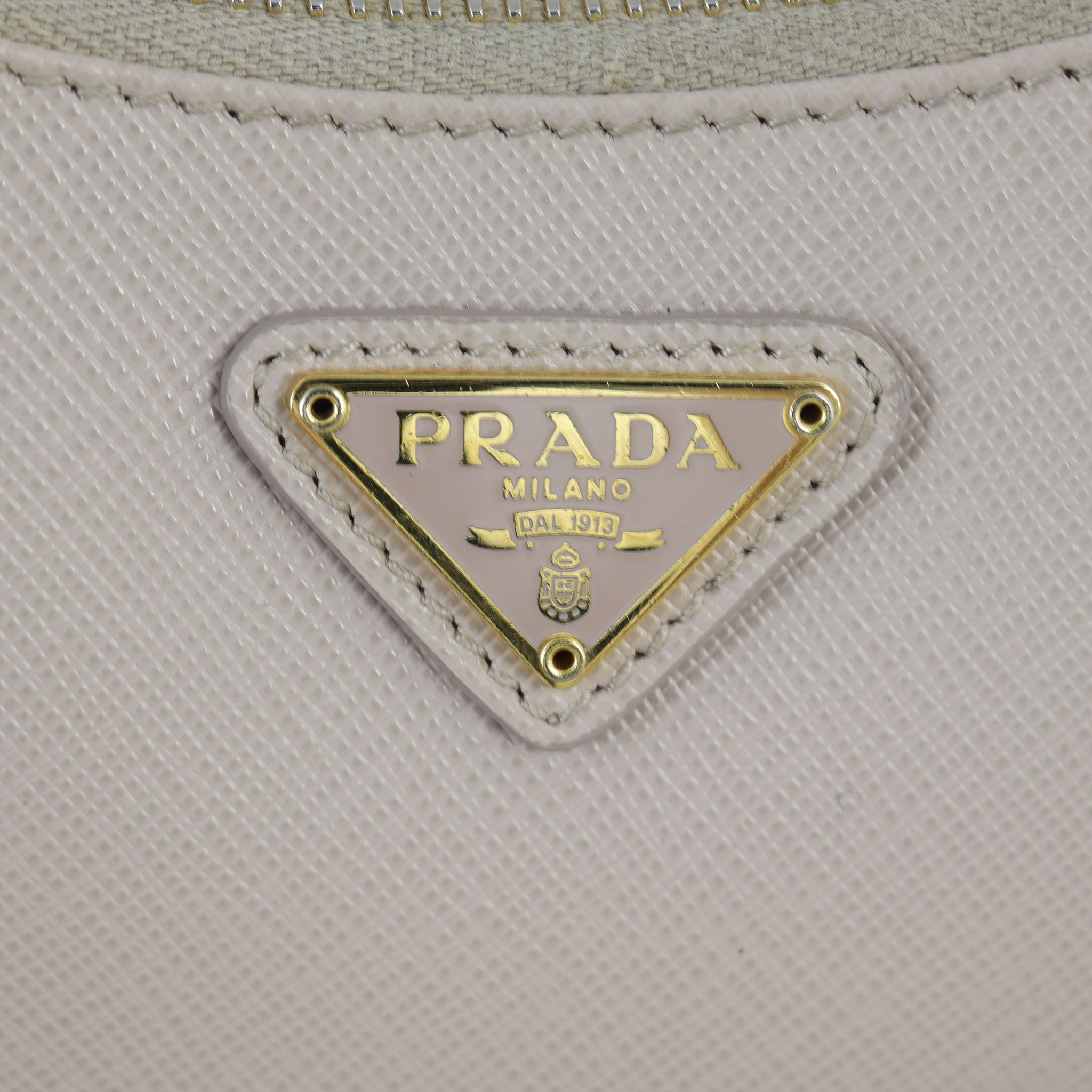 Prada Re-edition 2005 Saffiano Shoulder Bag