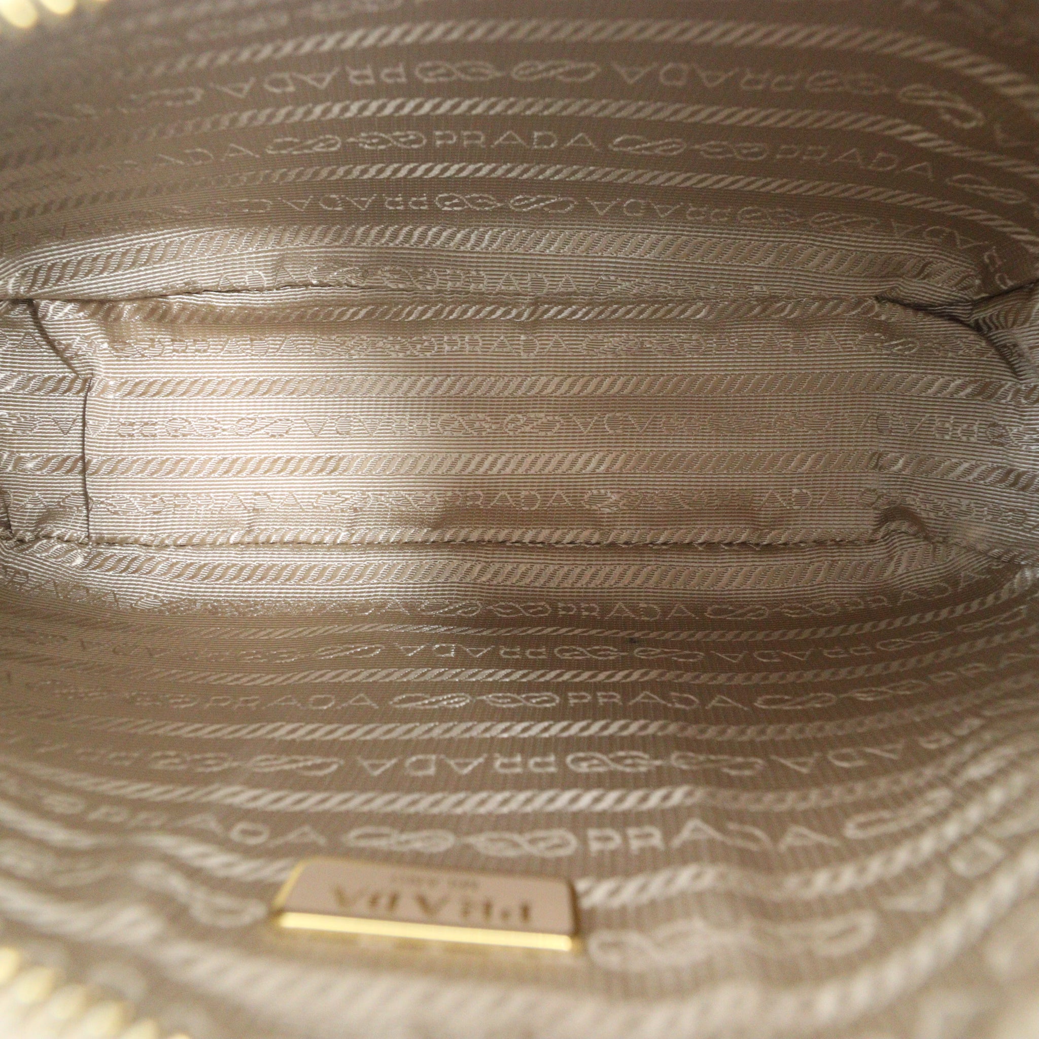 Prada Re-edition 2005 Saffiano Shoulder Bag