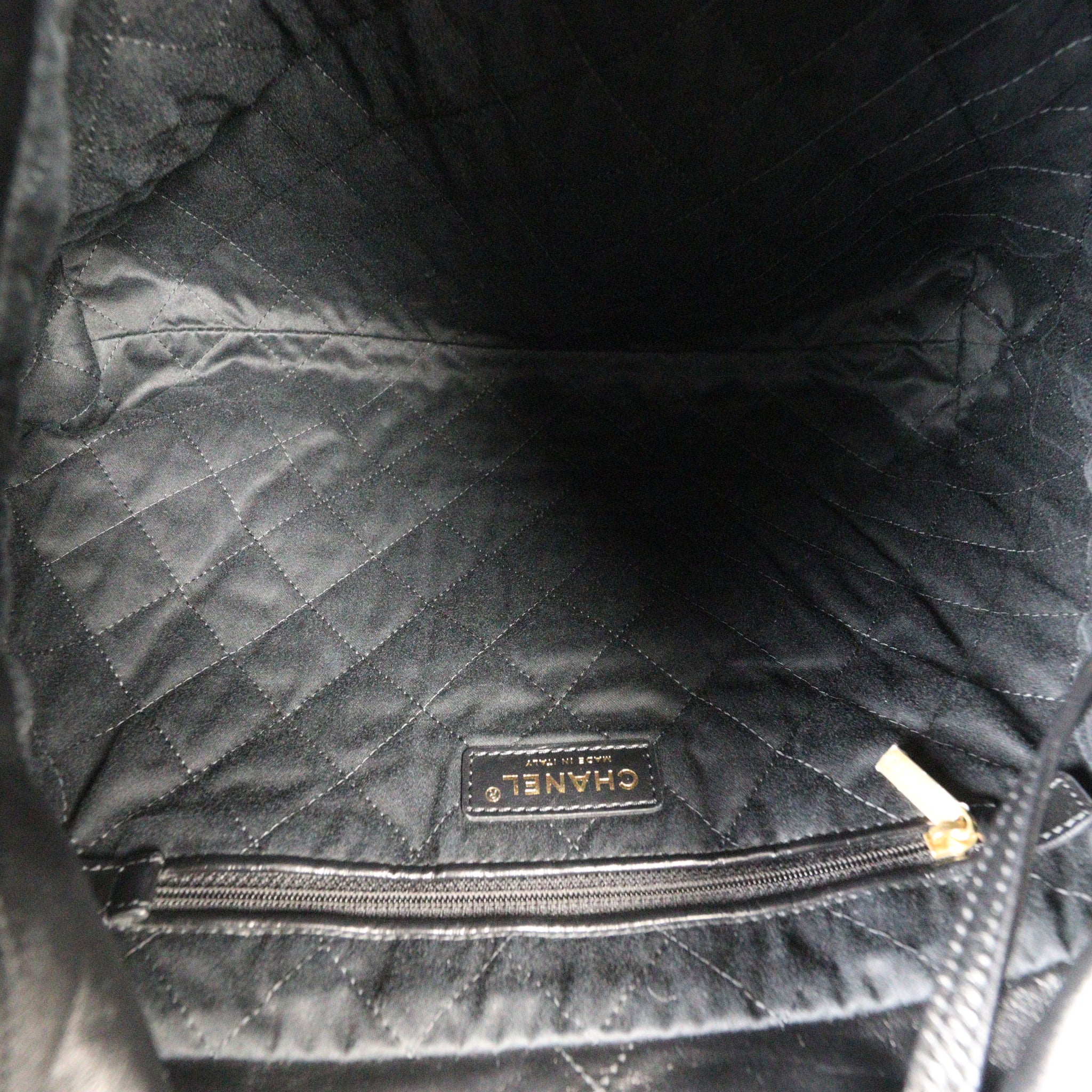 Chanel 22 Hobo Medium