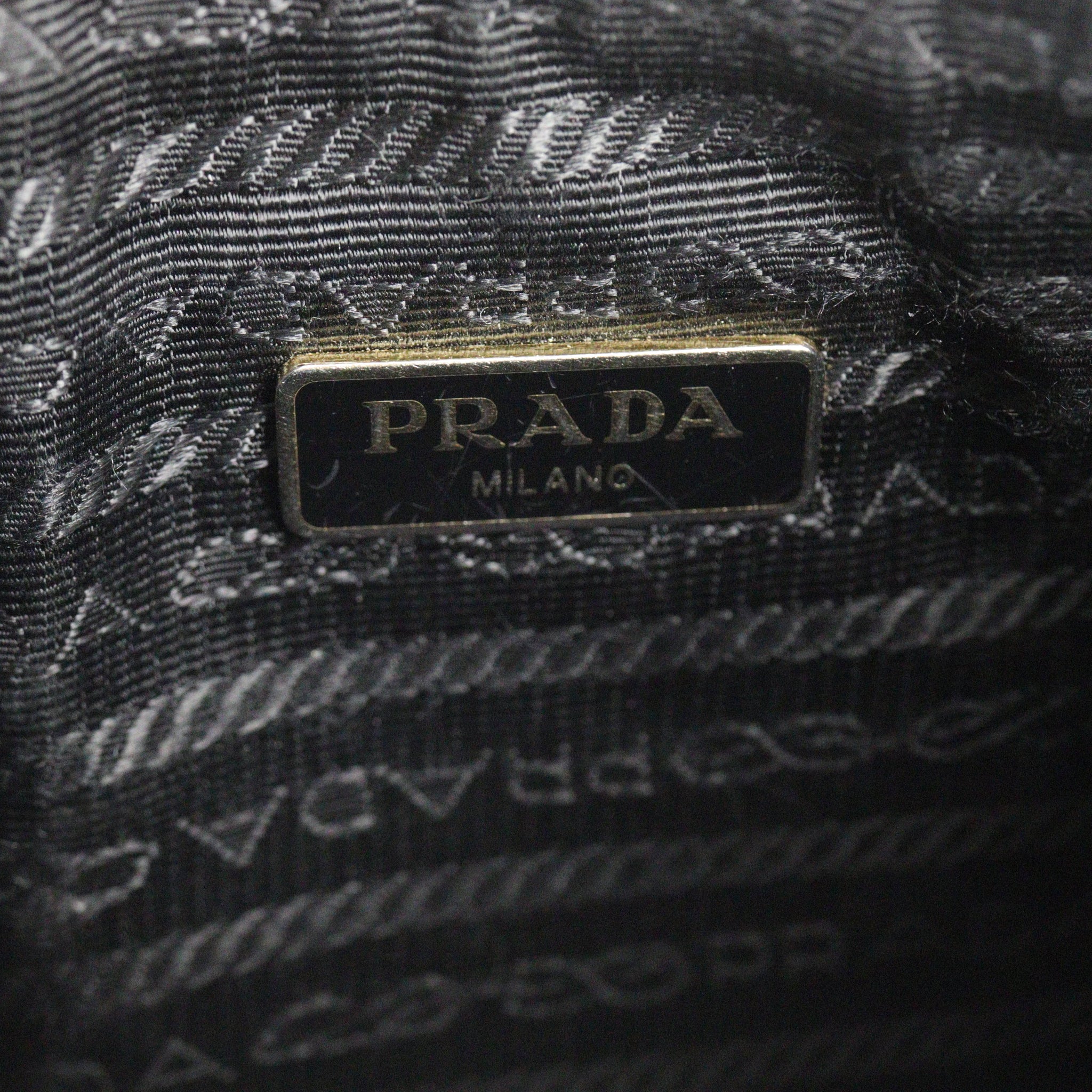 Prada Re-edition 2005 Saffiano Shoulder Bag
