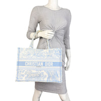 Dior Book Tote Medium Toile de Jouy Reverse