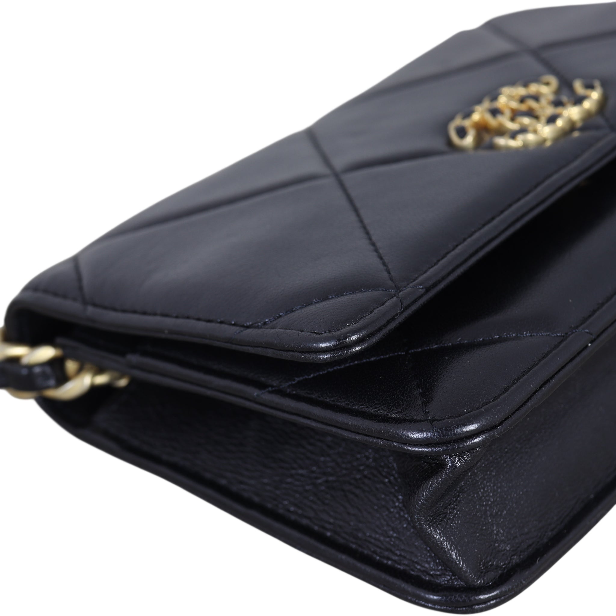 Chanel 19 Wallet on Chain