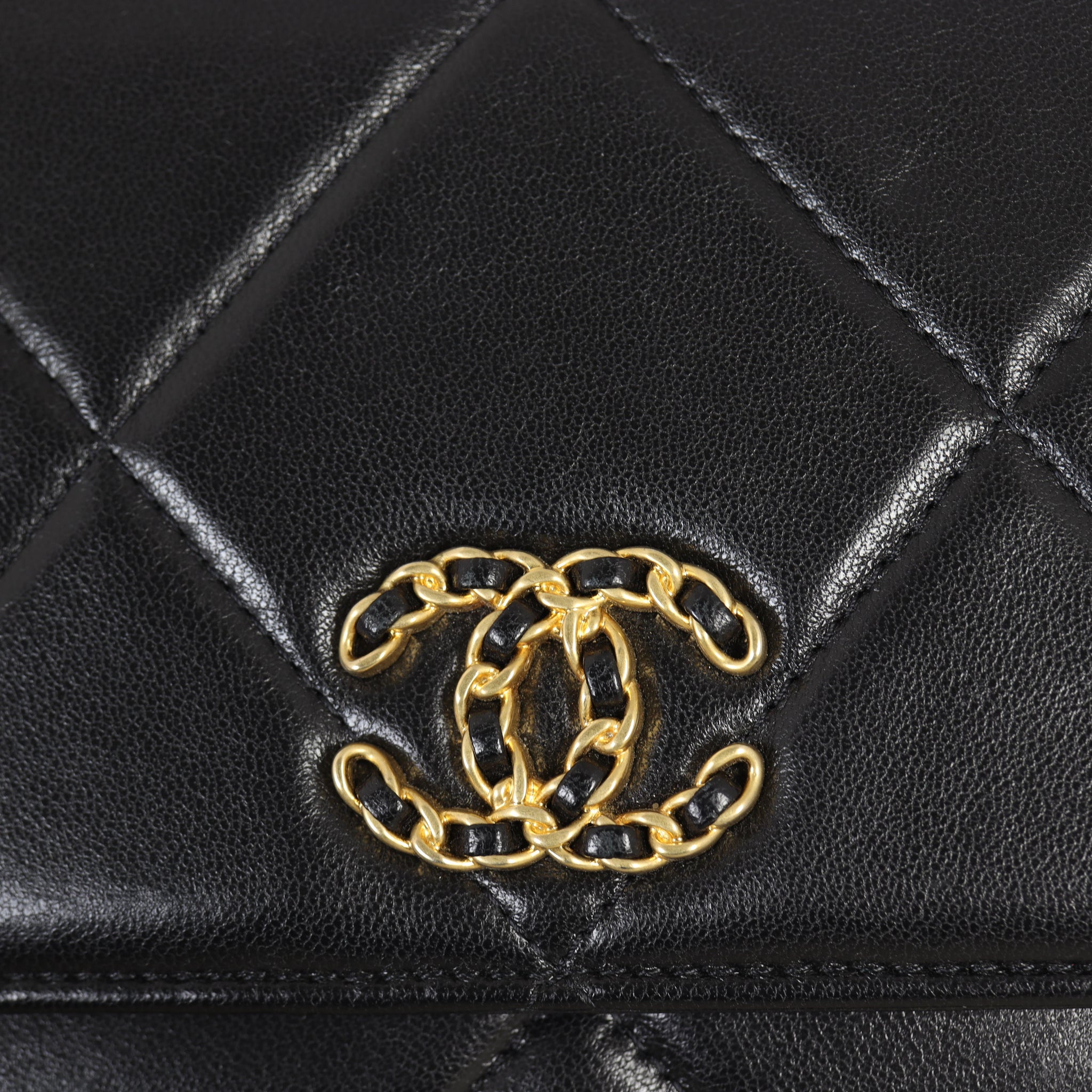 Chanel 19 Wallet on Chain