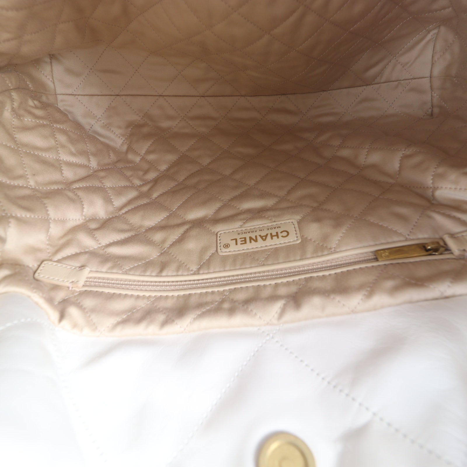 Chanel 22 Hobo Medium