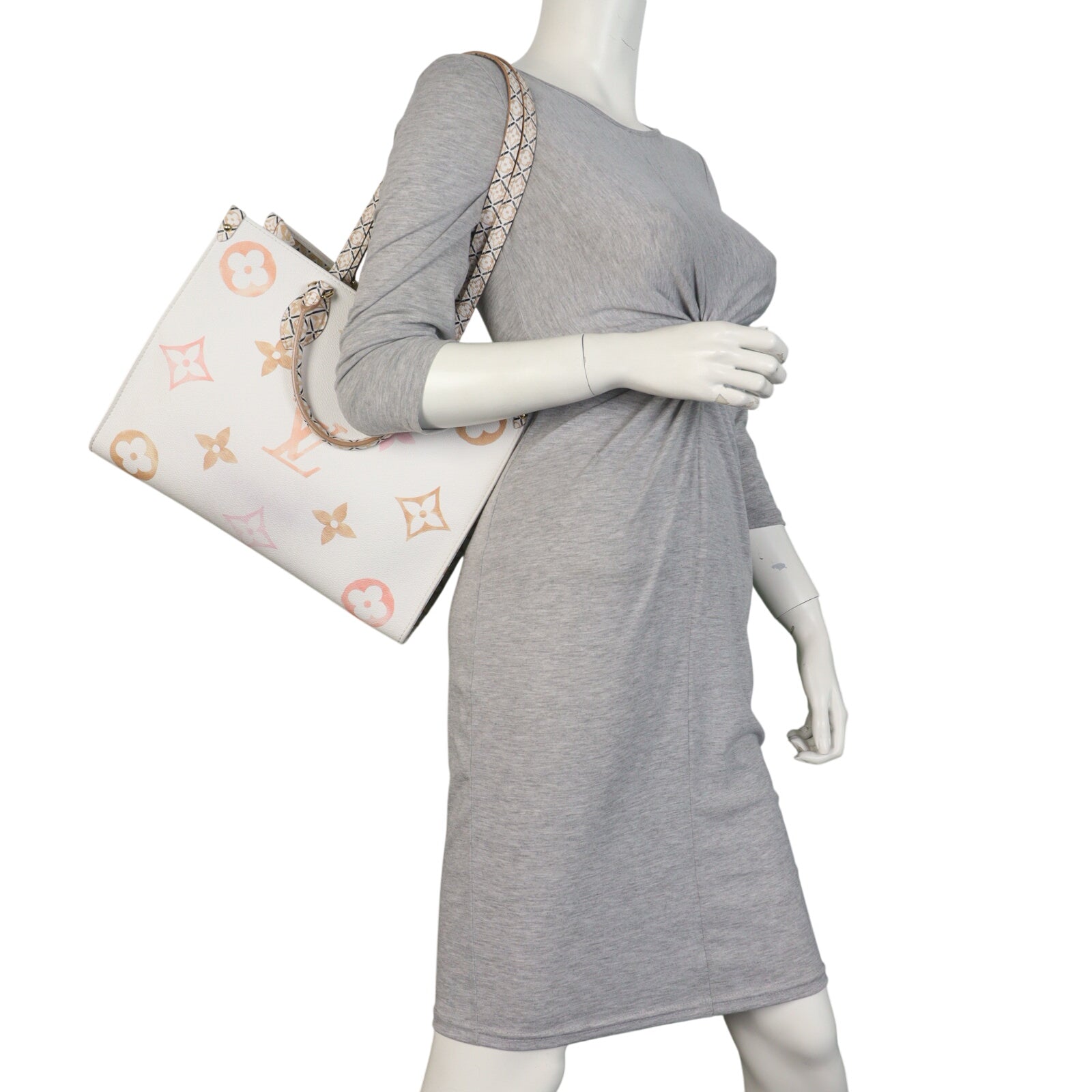 Louis Vuitton OnTheGo MM Monogram Giant By The Pool