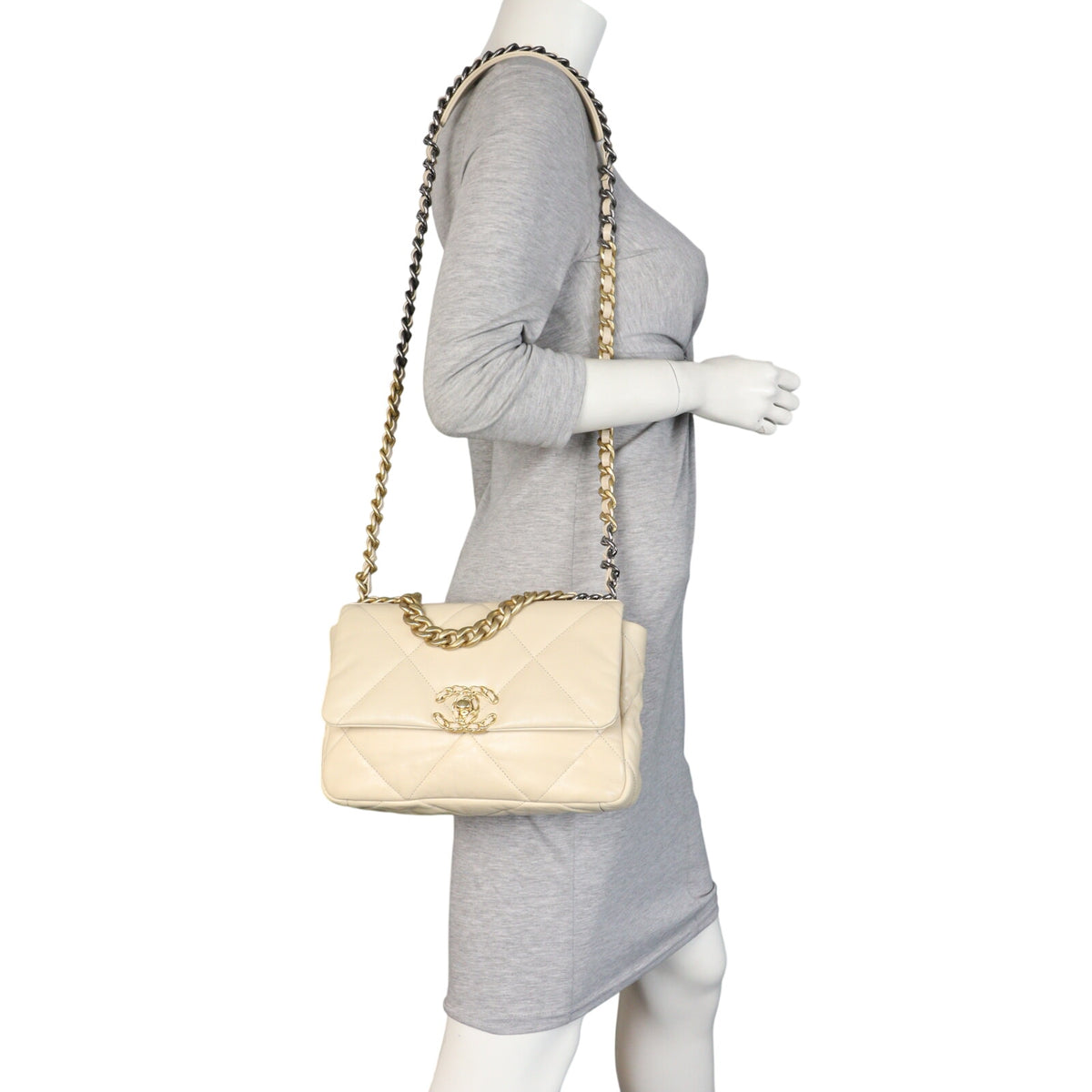 Chanel 19 Flap Bag Medium_IMG_3859.jpeg