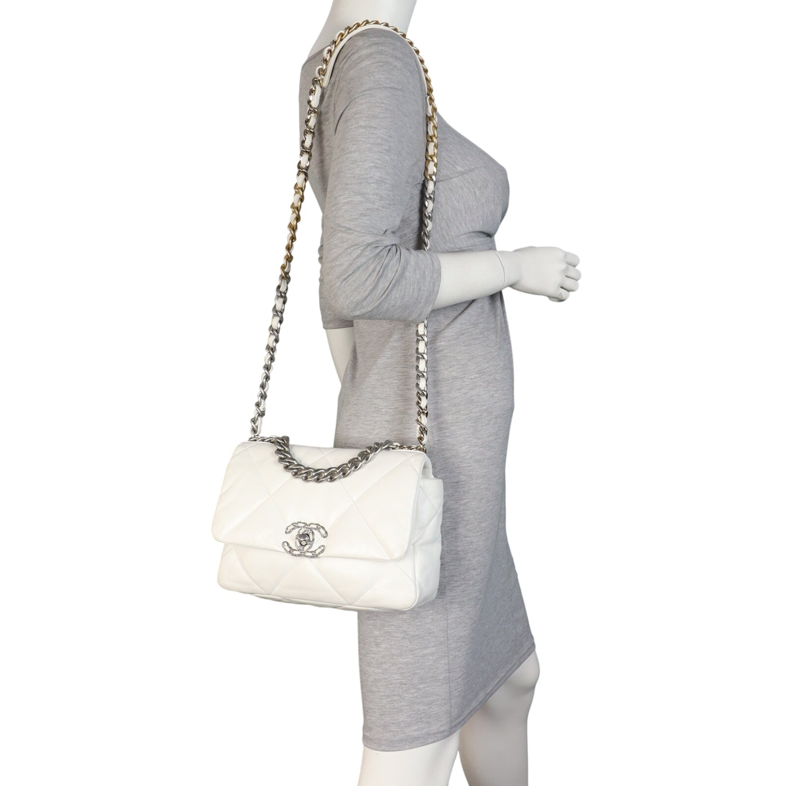 Chanel 19 Flap Bag Medium_IMG_8392.jpeg