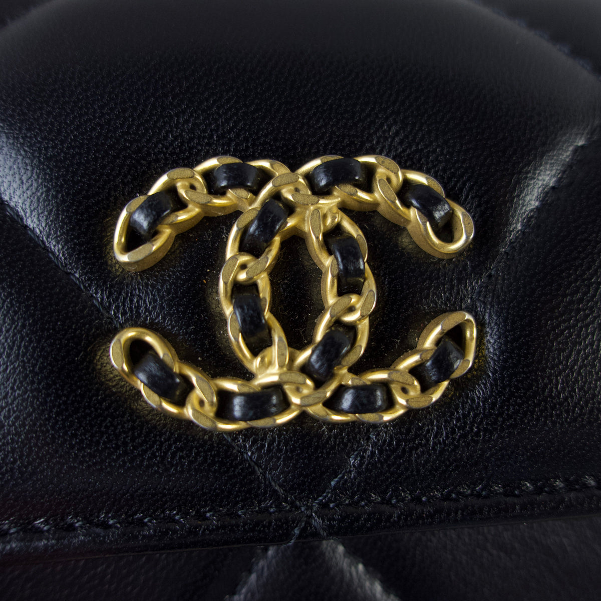 Chanel 19 Phone Holder on Chain__DSC5269.jpg