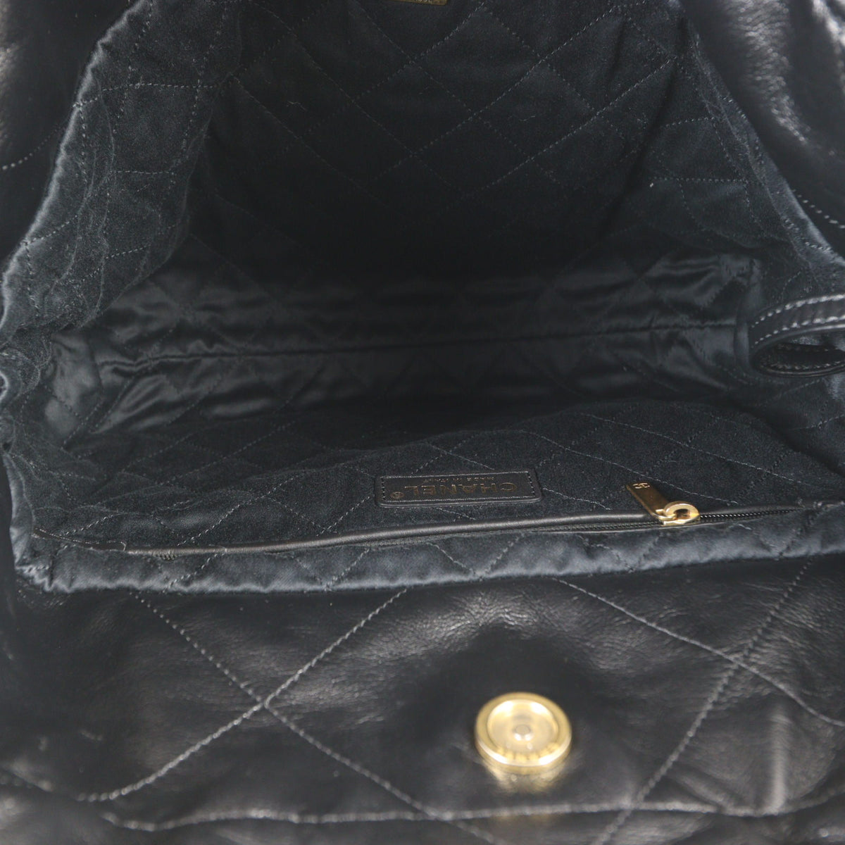 Chanel 22 Hobo Medium_IMG_0438.jpg