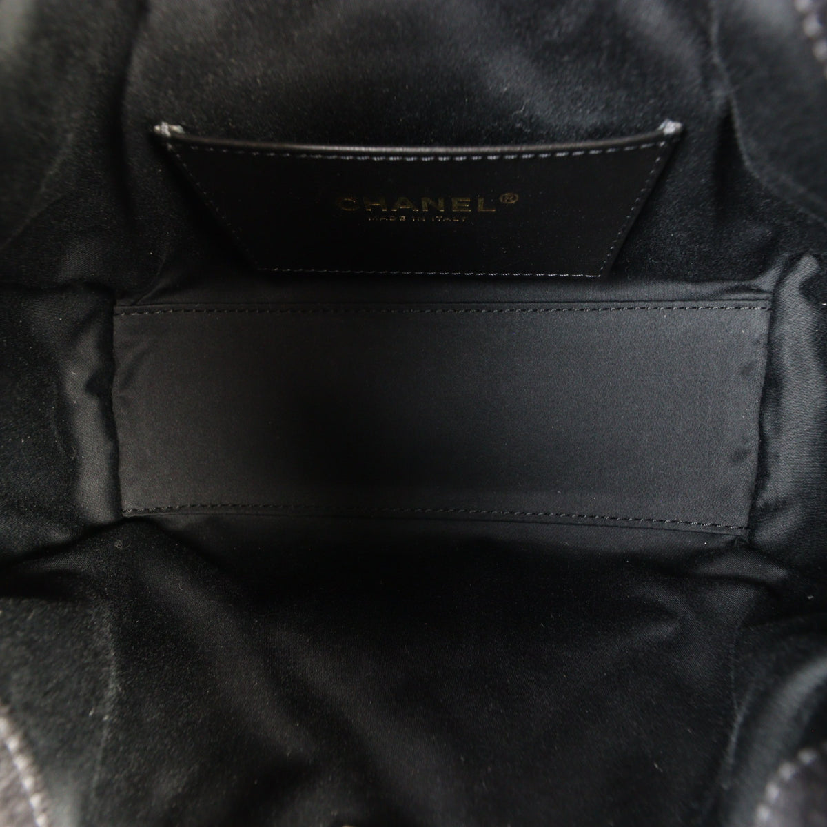 Chanel 25 Hobo Mini Denim_IMG_6550.jpg