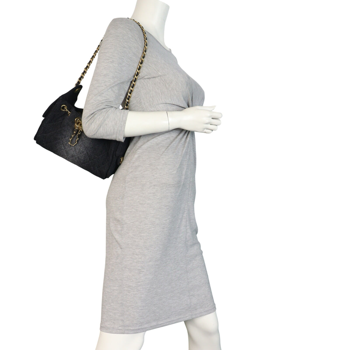 Chanel 25 Hobo Mini Denim_IMG_6606.jpeg