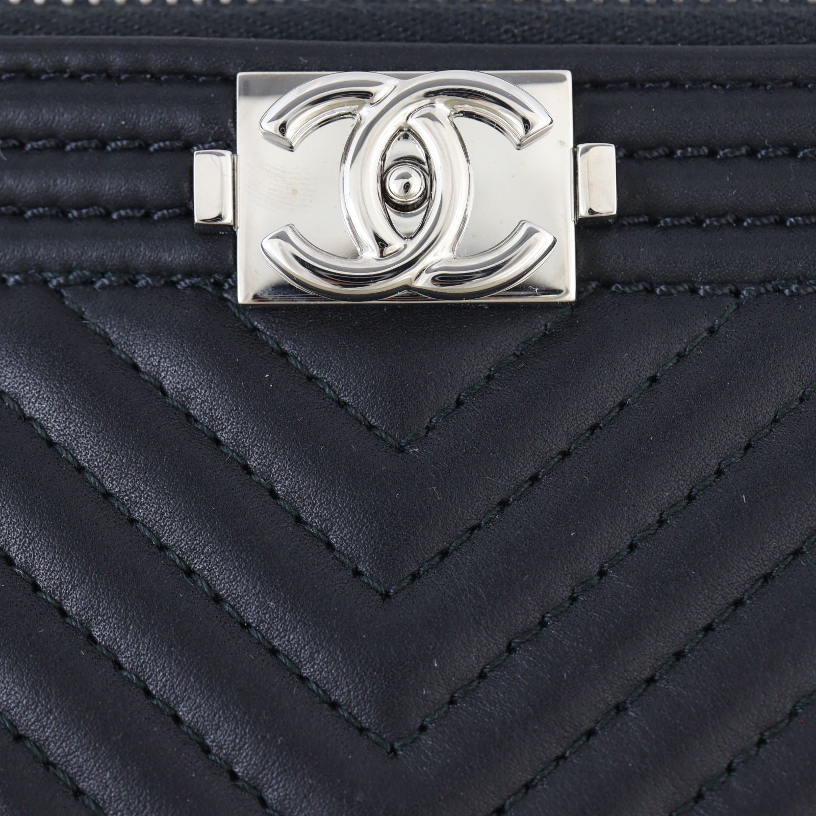 Chanel Boy O-Case Chevron Large_IMG_3890.jpg