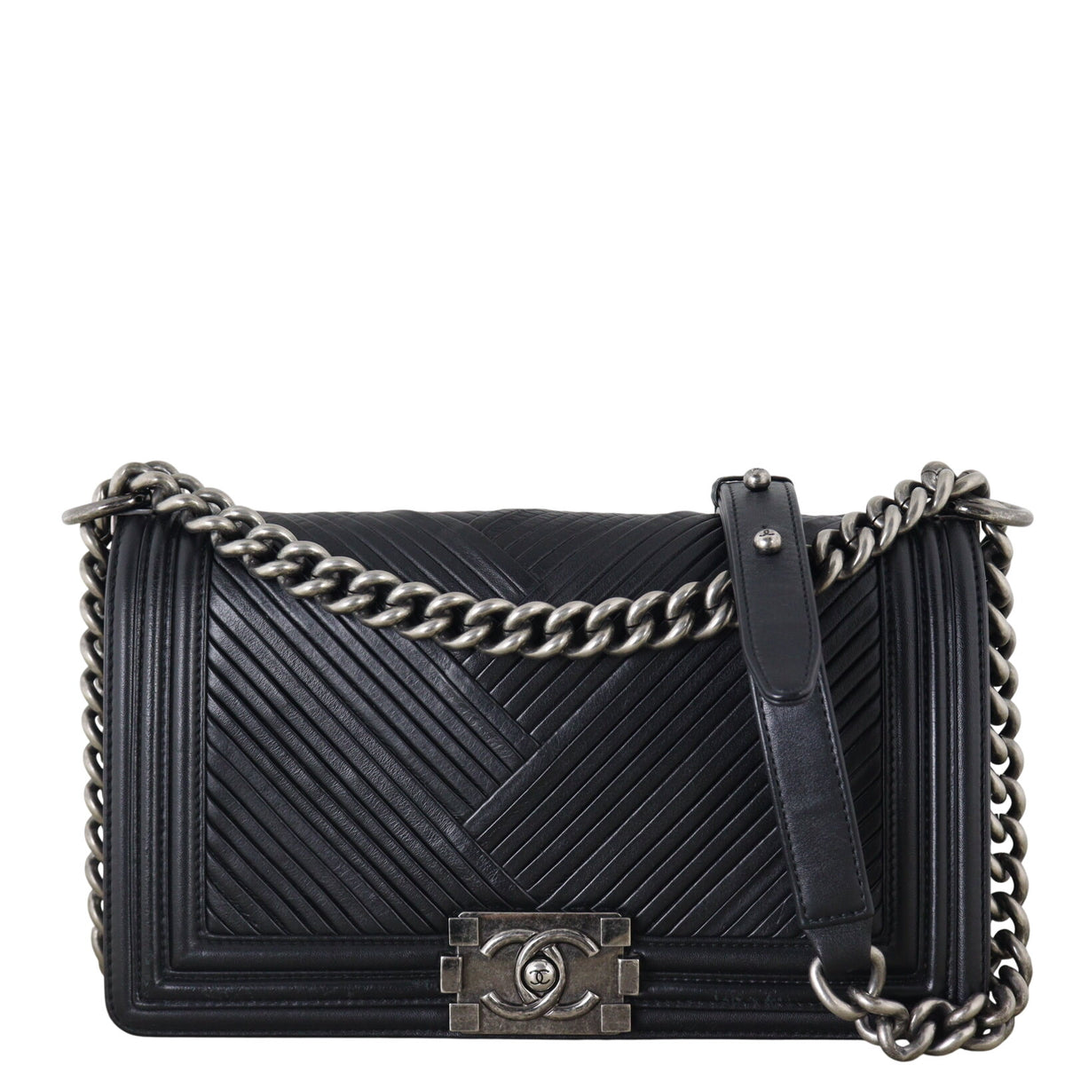 Chanel Boy Old Medium Chevron_IMG_2147.jpeg