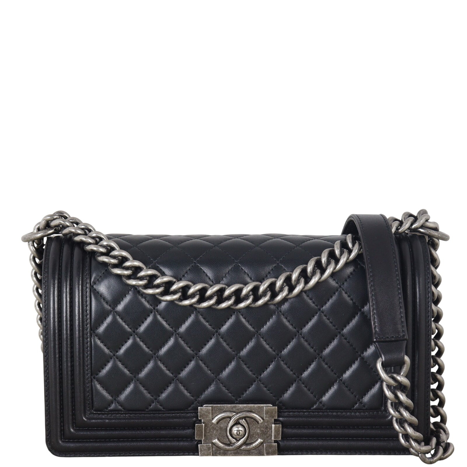 Chanel Boy Old Medium_IMG_2586.jpeg