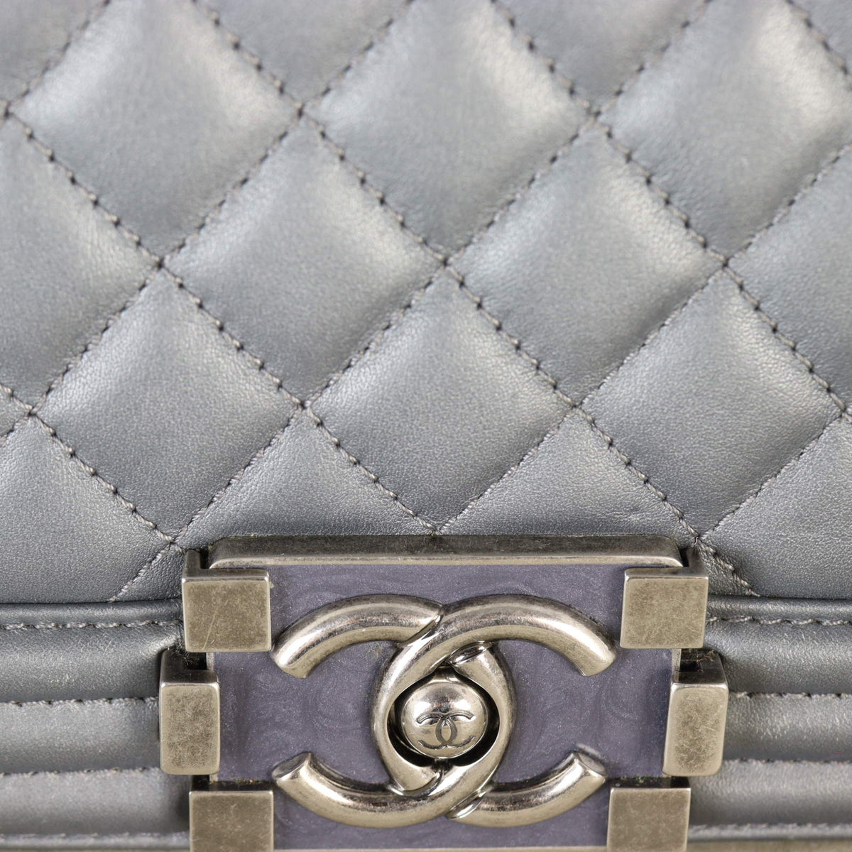 Chanel Boy Old Medium_IMG_4886.jpg