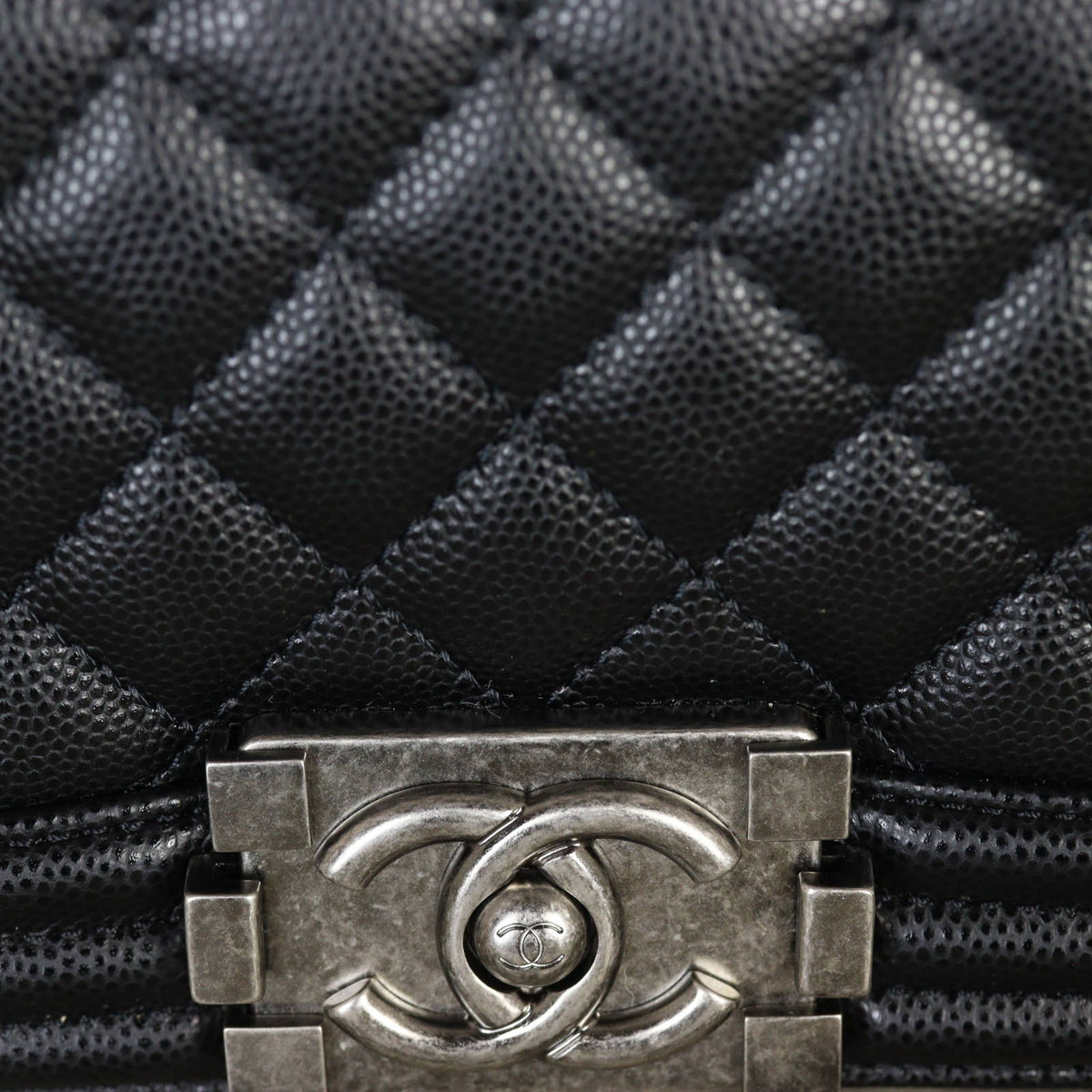 Chanel Boy Old Medium_IMG_5632.jpg