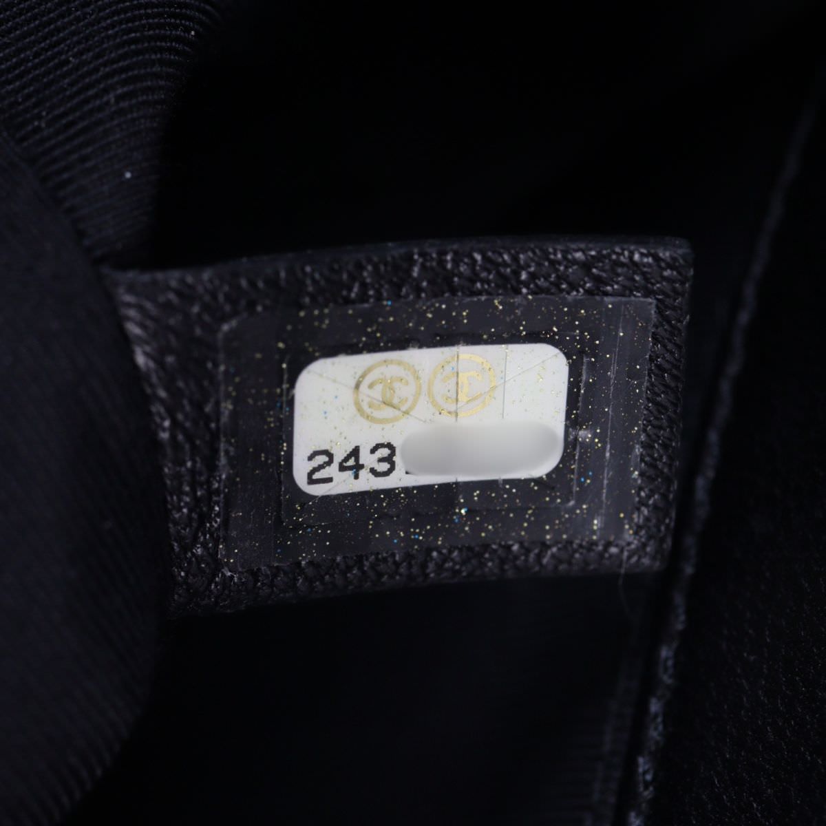 Chanel Boy Old Medium_IMG_6147.jpg