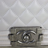 Chanel Boy Old Medium_IMG_9783.jpg