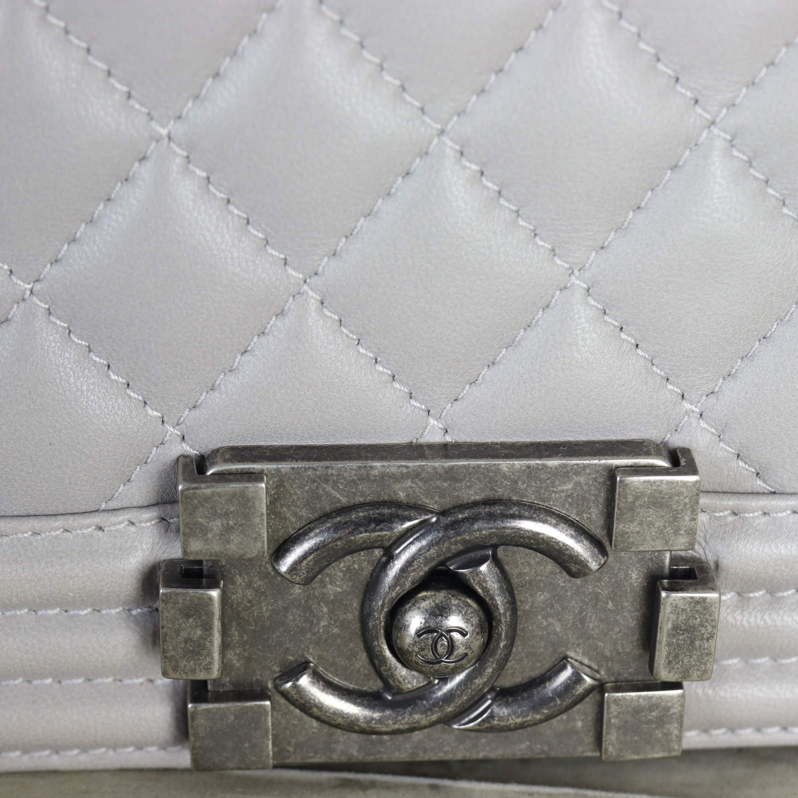 Chanel Boy Old Medium_IMG_9783.jpg