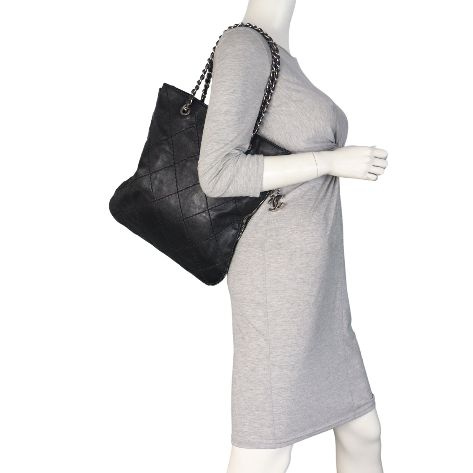 Chanel CC Expandable Zip Around Tote_IMG_9944.jpeg
