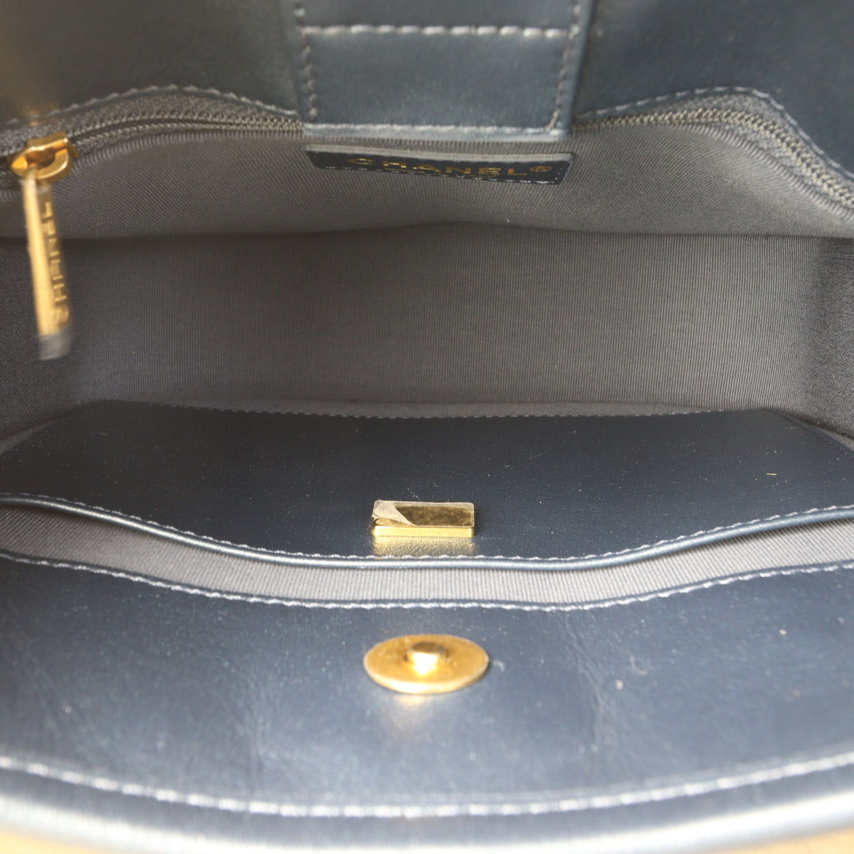 Chanel CC Hobo Denim_IMG_4098.jpg