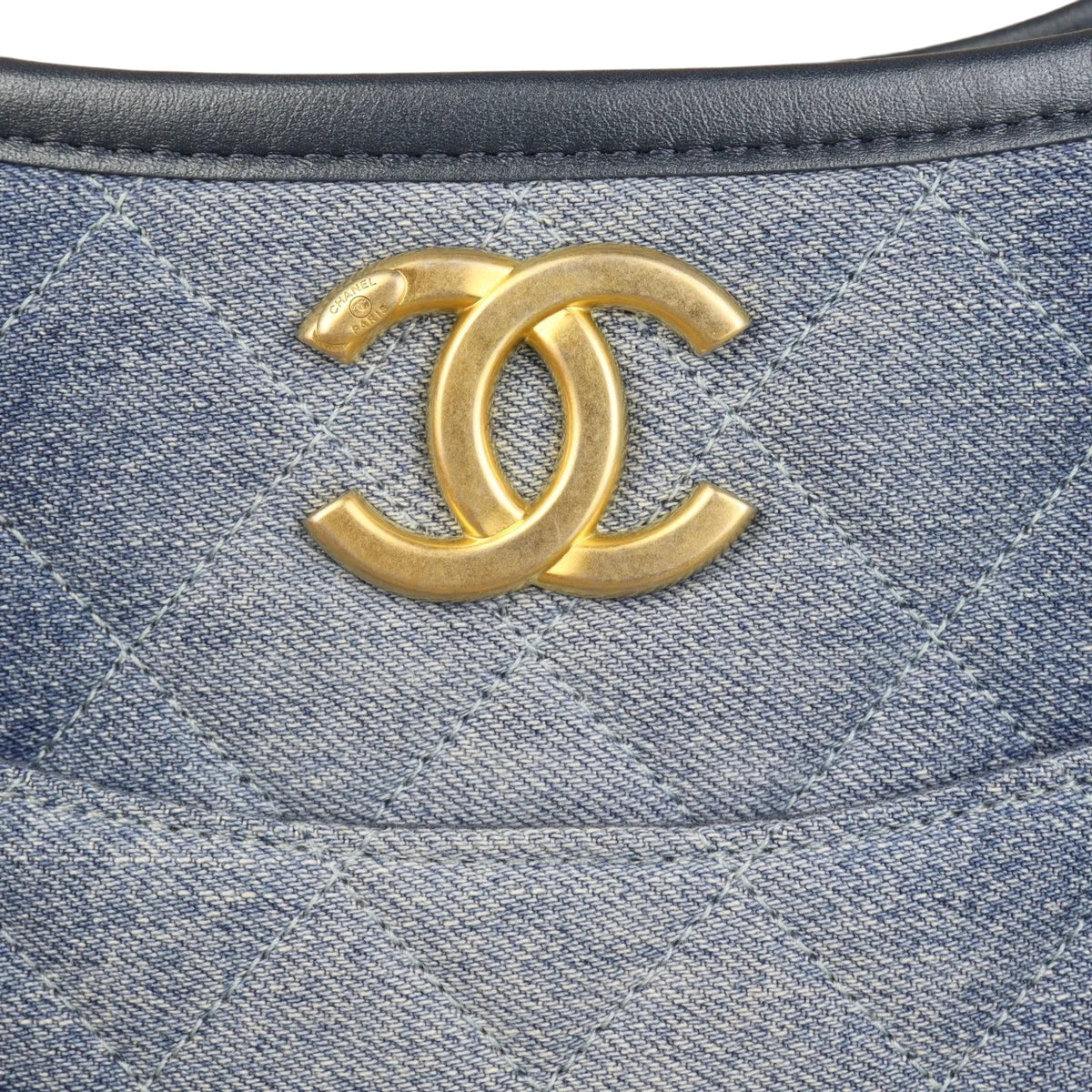 Chanel CC Hobo Denim_IMG_4102.jpg