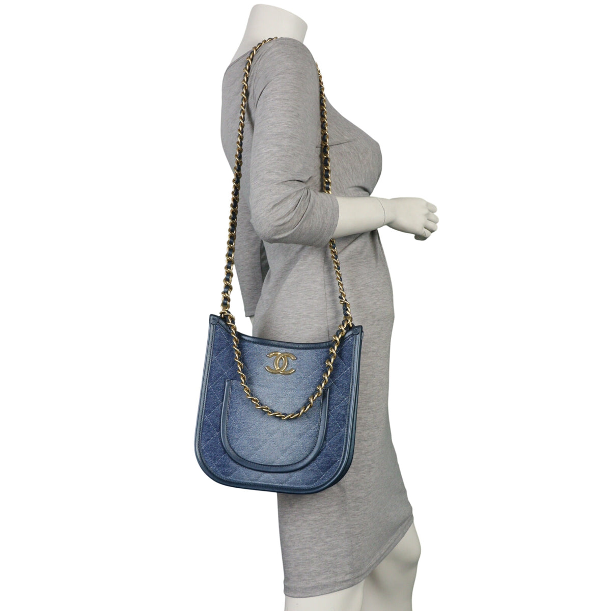 Chanel CC Hobo Denim_IMG_4267.jpeg