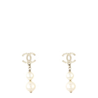 Chanel CC Pearl Drop Earrings_IMG_1799.jpg