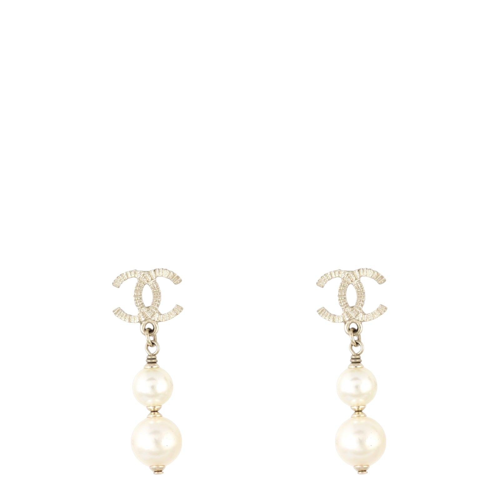 Chanel CC Pearl Drop Earrings_IMG_1799.jpg