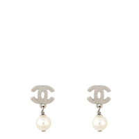 Chanel CC Pearl Drop Earrings_IMG_8000.jpg