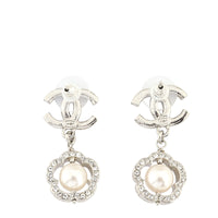 Chanel CC Pearl Flower Earrings_IMG_9322.jpg