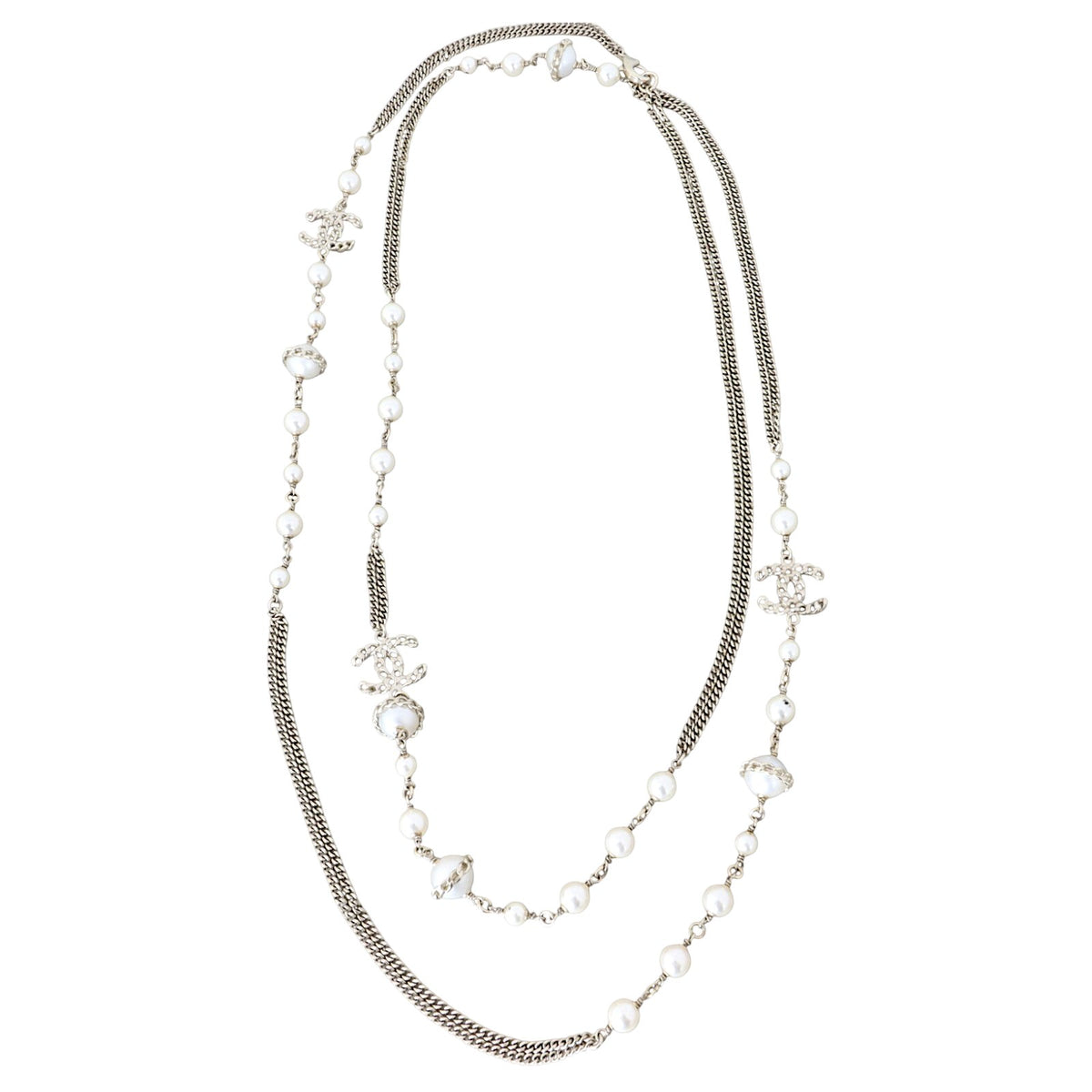Chanel CC Pearl Long Necklace_IMG_3442.jpg