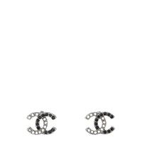 Chanel CC Pearl Stud Earrings_IMG_8019.jpg