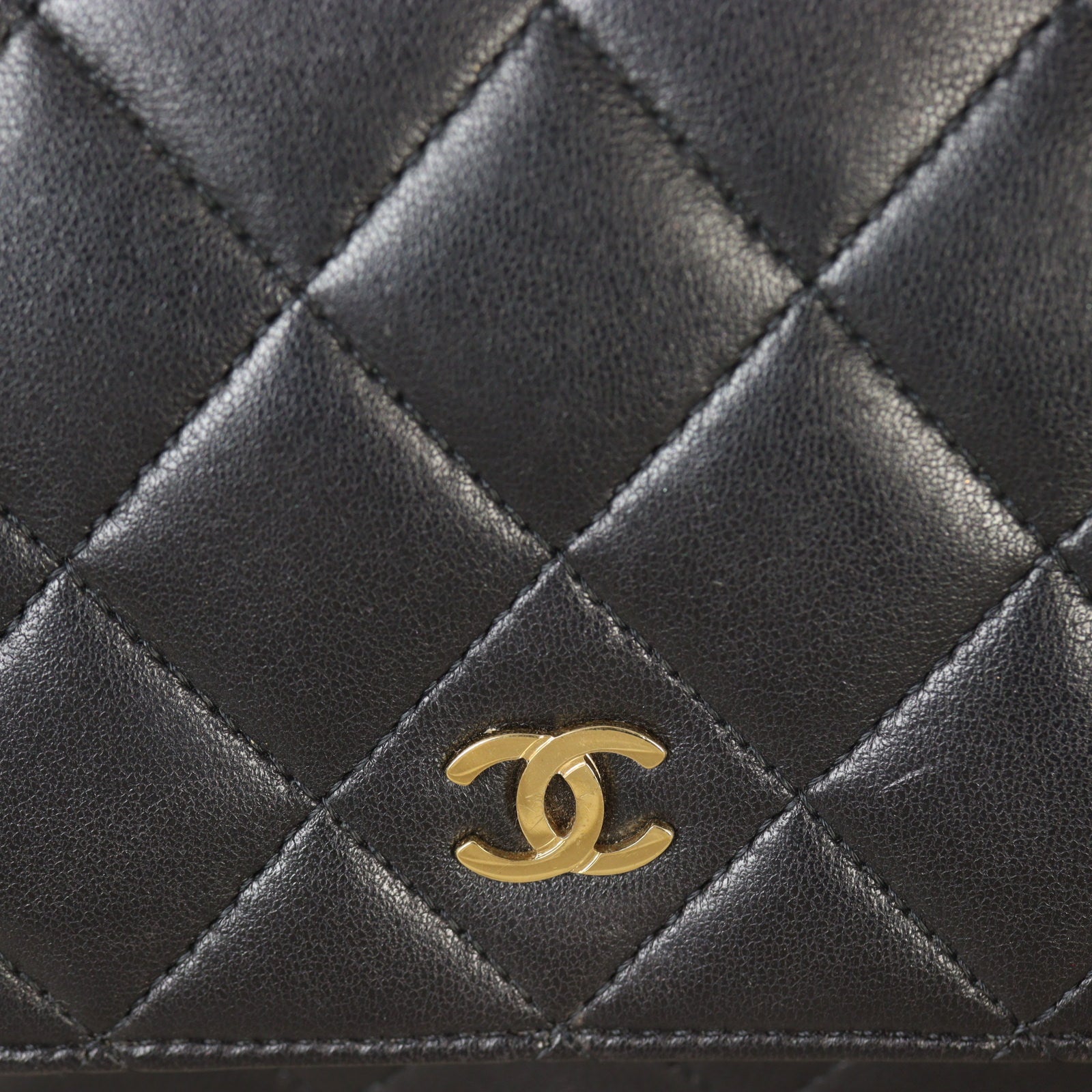 Chanel Classic Wallet on Chain_IMG_8038.jpg