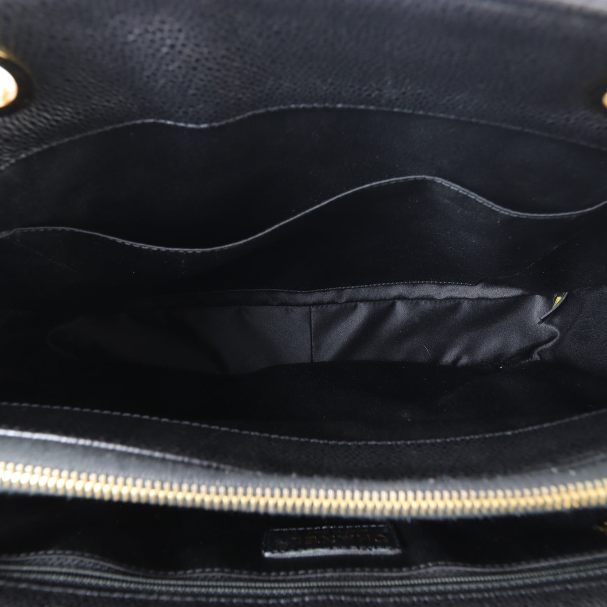 Chanel Grand Shopping Tote_IMG_1685.jpg