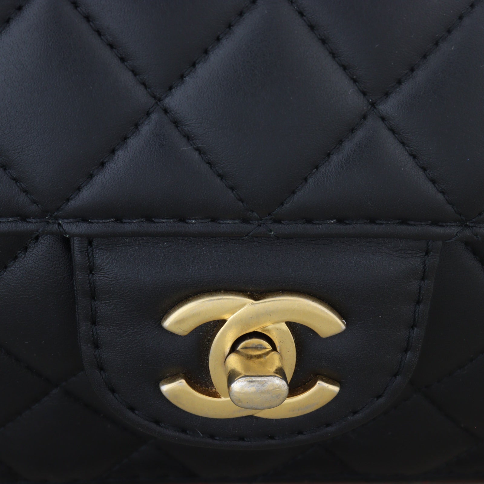 Chanel Strap Into Flap Bag Medium_IMG_4603.jpg