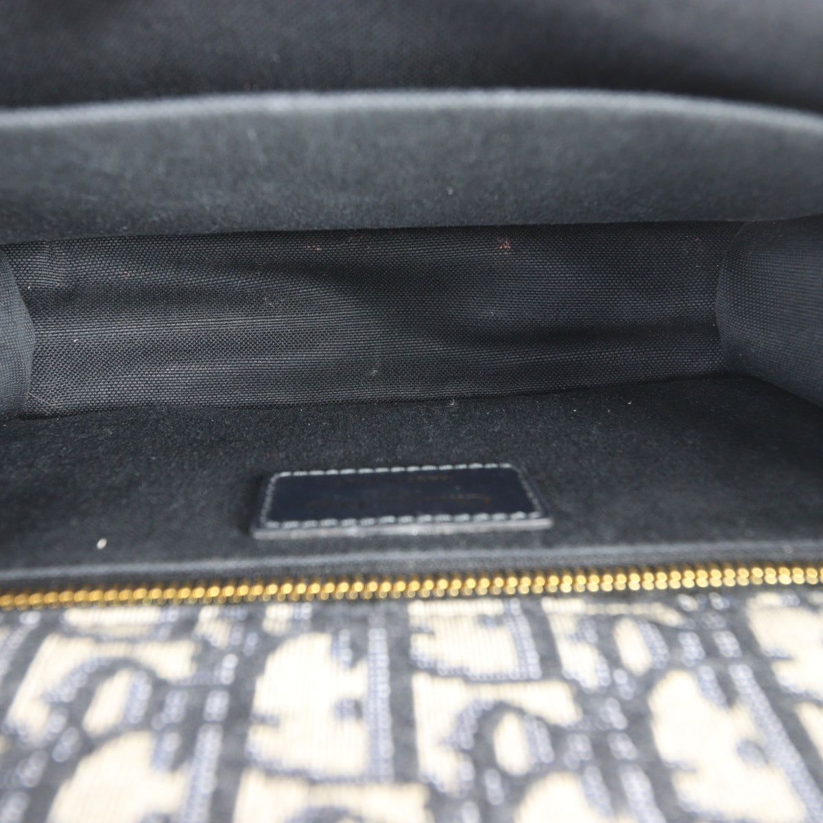Dior 30 Montaigne Bag Oblique_IMG_1383.jpg