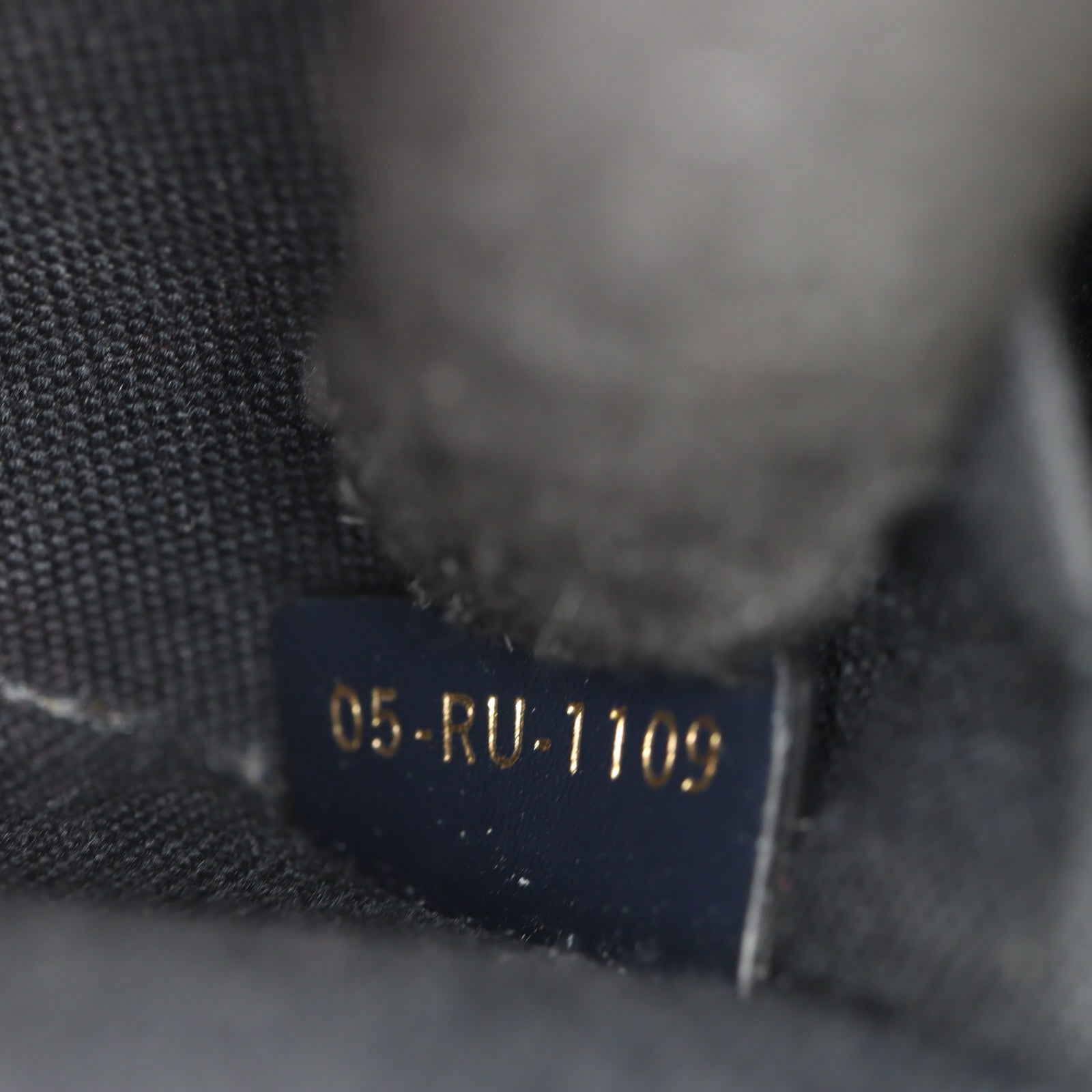 Dior 30 Montaigne Box Bag Oblique_IMG_3706.jpg